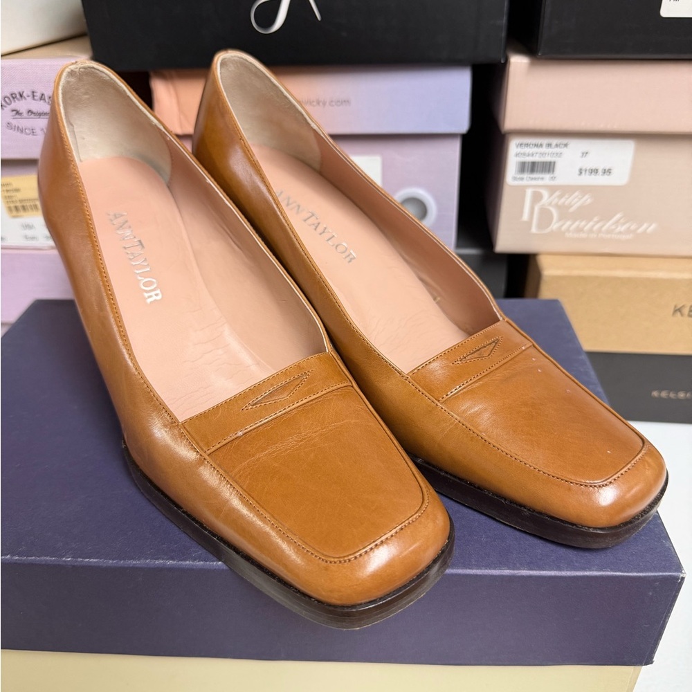 Ann Taylor Women's Tan Heels Closed Toe Sz 6.5